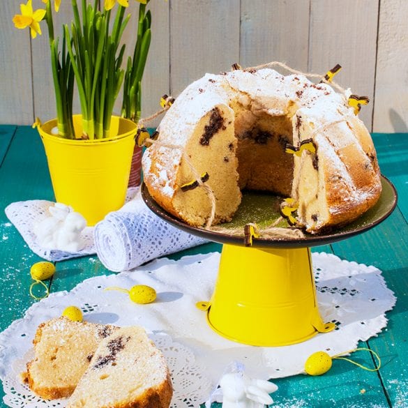 Bábovka s cookies a bielou čokoládou